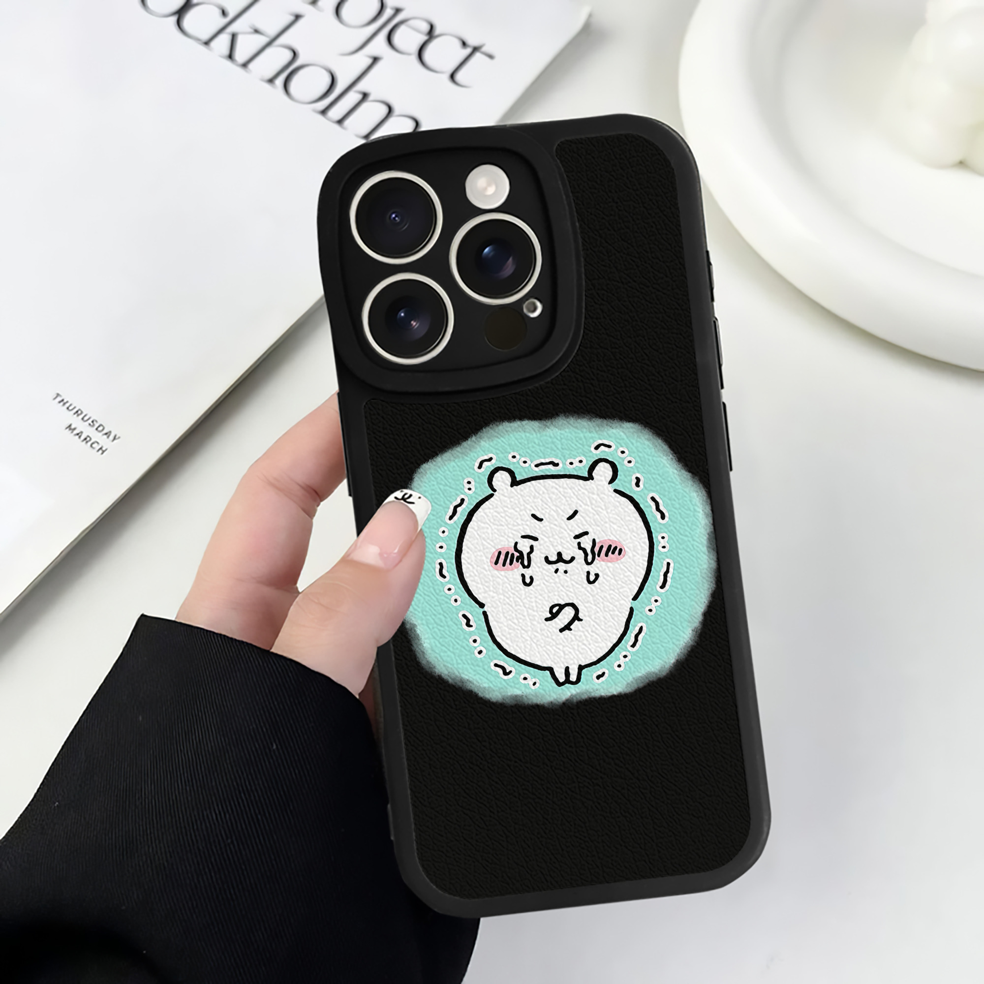（画像用） ちいかわ ちいかわ Chii-kawa chiikawa 【iPhone 16シリーズ対応】シリコンスマホケース（レザー調） 材質：シリコン